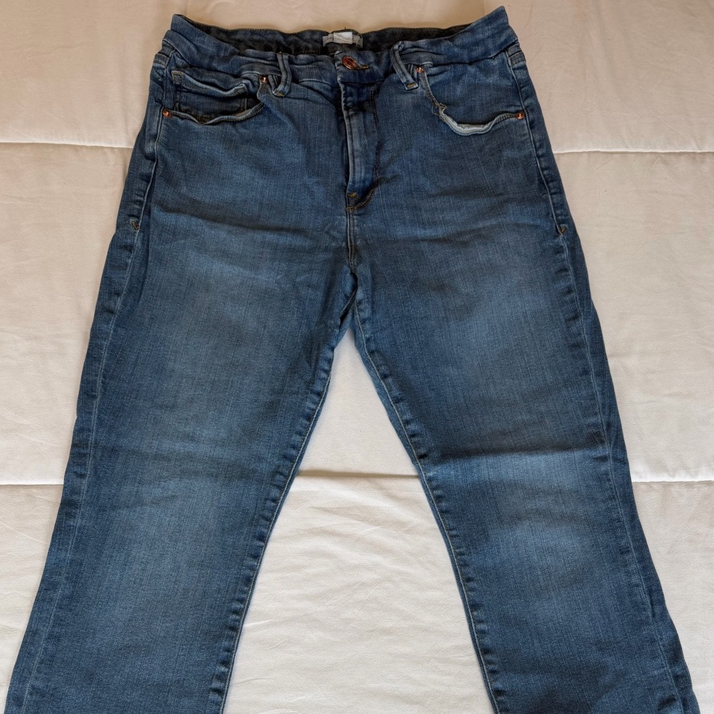 Good American Straight-Leg Jeans in Medium Blue Wash